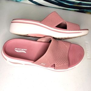 Sketchers arch fit woman's 8 #140224 mauve GO WALK WORTHY SLIDE